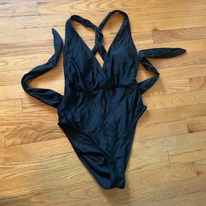 Cupshe swimsuit Navy size L NWT